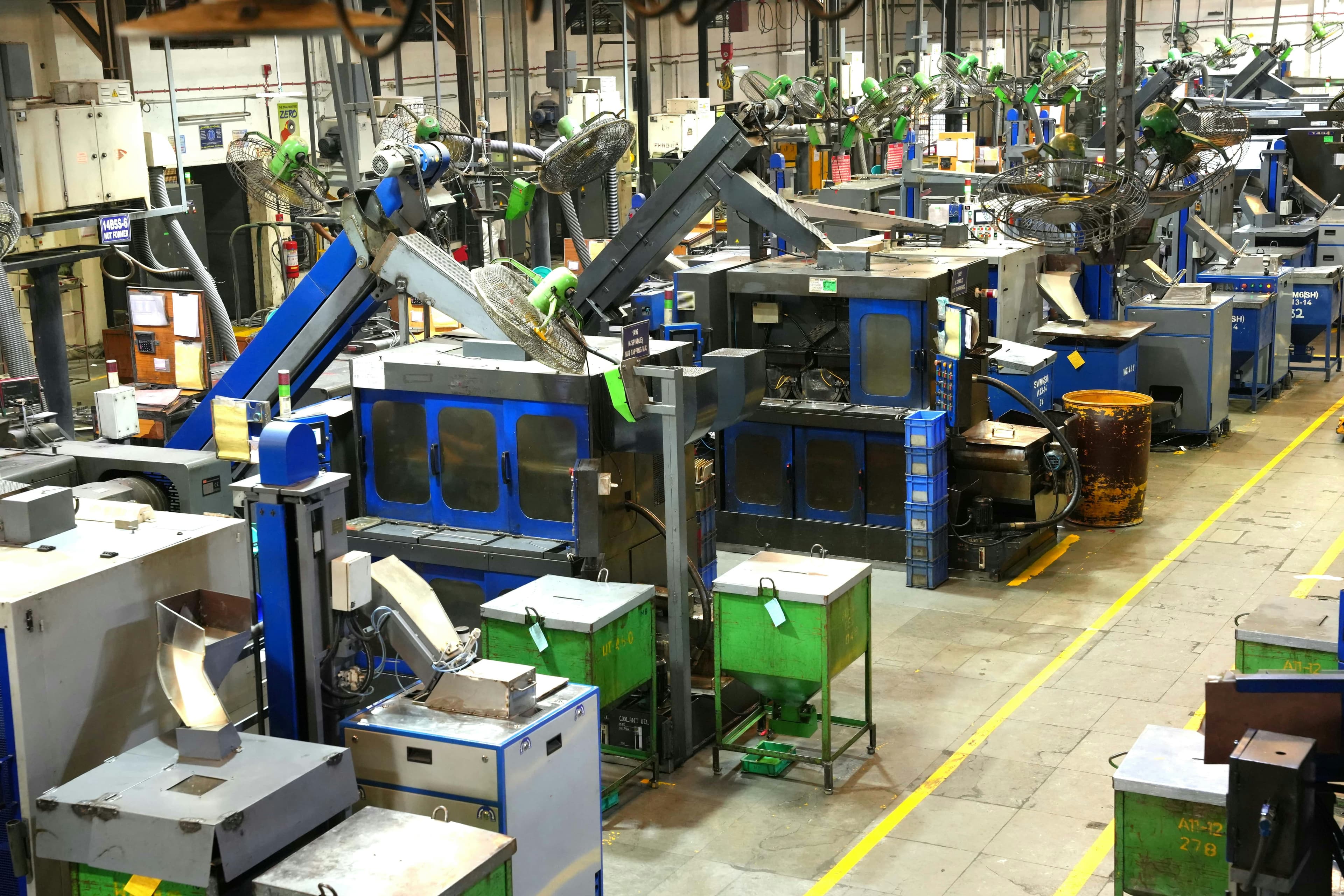 Plasturgiste Auvergne-Rhône-Alpes — variateurs presses à injection + presse hybride.